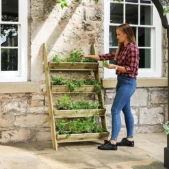 Ladder Planter -Gardenista Store 160981 2